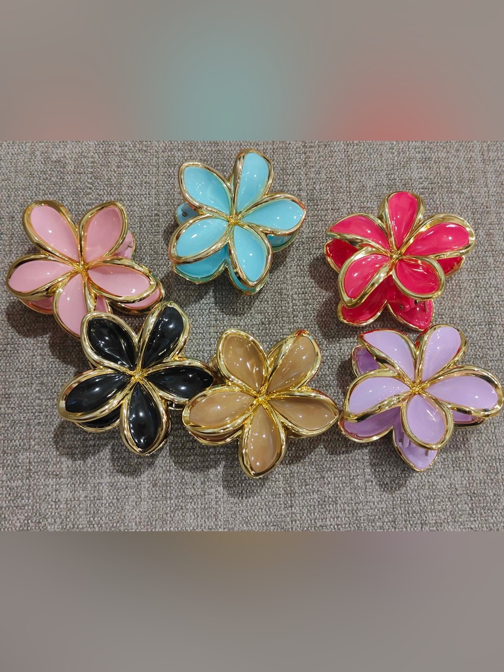 Assorted colors hair clips lot